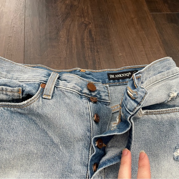 Blank NYC Denim Frayed Edge Shorts Size 27 - Picture 5 of 5